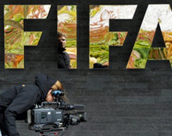 Журналисты снова уличила ФИФА в коррупции: трое ее членов требовали  млн