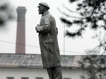 Под Петербургом взорвали памятник Ленину
