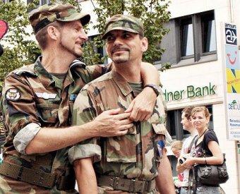 Геи и лесбиянки теперь могут открыто служить в армии США