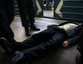 Бои с Манежной переместились в метро и на улицы. Есть убитые