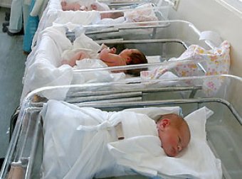 Жительница Молдавии родила сразу 5 близнецов