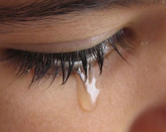 Женские слезы снижают половое влечение мужчин