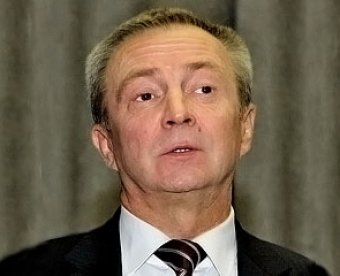 Медведев уволил обидчика Чичваркина