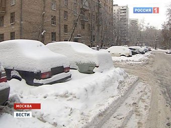 В Москве при уборке снега погибли сантехник и альпинист