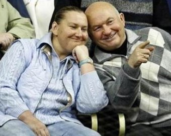 Батурина: чиновники завидовали Лужкову "из-за богатой жены"