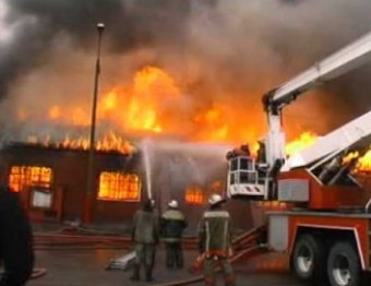 СМИ: сгоревших работников пермского склада запирали на ночь на работе, "чтоб не воровали"