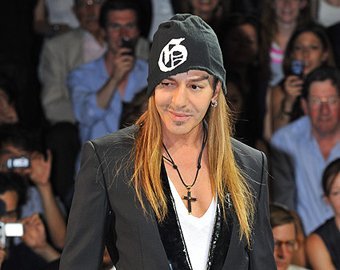 Джона Гальяно задержали в Париже за антисемитизм