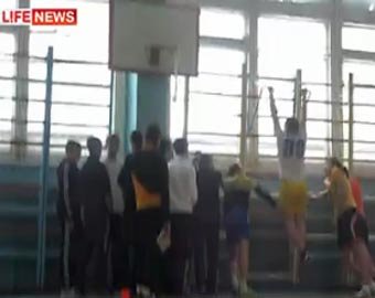 В Омске гибель школьника сняли на видео