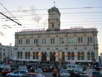 В Москве ищут бомбу на всех 9 вокзалах. Два вокзала эвакуированы