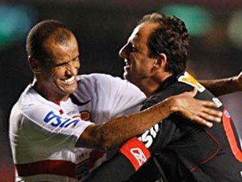 Бразильский вратарь-рекордсмен забил 95-й гол в карьере