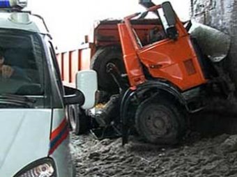 В Москве грузовик сбил на тротуаре трех женщин