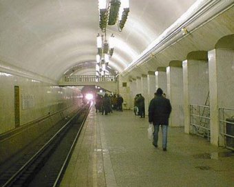 Милиция отпустила пассажиров московского метро со следами гексогена на руках