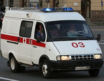 В Москве автомобиль сбил людей на троллейбусной остановке