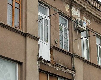 В Москве в жилом доме обрушились балконы