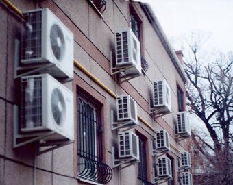 В Москве упростили процедуру установки кондиционеров в квартирах