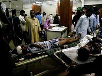 На похоронах в Пакистане взрывом убито свыше трех десятков человек