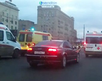 ГИБДД объяснила остановку "скорой помощи" перед VIP-кортежем