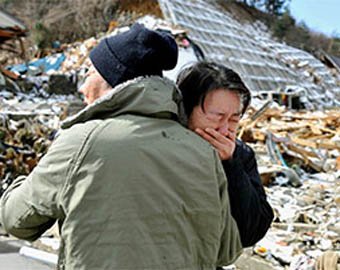 Японцы, пережившие цунами, умирают от воспаления легких