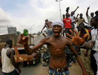 Массовые убийства в Кот-д"Ивуаре: улицы города Дукуэ усыпаны трупами