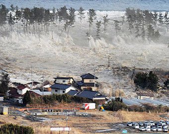 В Японии снова землетрясение и цунами