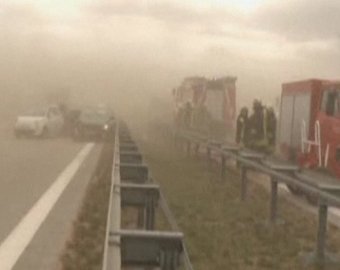 В Германии песчаная буря столкнула на трассе 80 машин: 8 человек погибли, почти 140 ранены