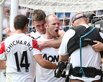 Хет-трик Руни укрепил лидерство "Манчестер Юнайтед"
