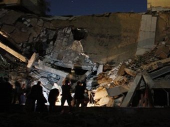 Самолеты НАТО сбросили на резиденцию Каддафи 4 бомбы