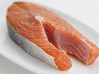 Ученые: любовь к жирной рыбе может привести в раку