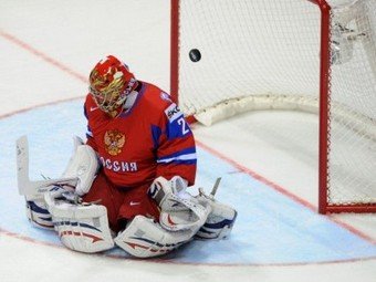 Запасной вратарь помог России обыграть Словакию на ЧМ-2011 по хоккею
