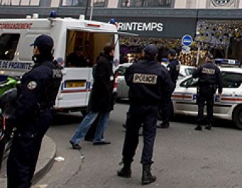 Под Парижем фургон французской жандармерии сбил 12 детей