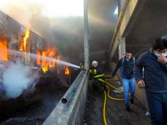 В Аргентине недовольные пассажиры сожгли поезд и убили машиниста