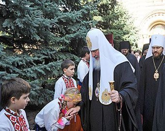 СМИ: В Харькове паломников к Кириллу согнали фотошопом