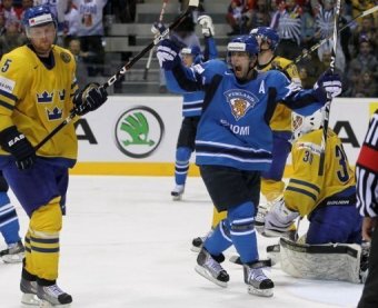 Финны стали чемпионами мира по хоккею, разгромив шведов