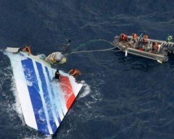Опубликованы данные самописцев упавшего в Атлантику французского лайнера А-330