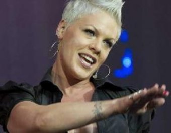 31-летняя певица Pink впервые стала мамой