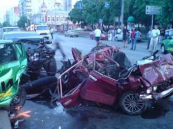 В Ростове пьяный депутат-единоросс на Porshe Cayenne сбил четыре машины: один погибший