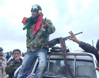 Ливийские повстанцы собрали боевого робота