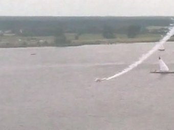 В Польше во время авиашоу на глазах зрителей самолет рухнул в реку