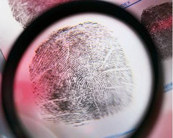 До конца года в заграничных паспортах появятся отпечатки пальцев