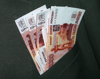 Взяточник из МЧС при задержании съел 35 тысяч рублей