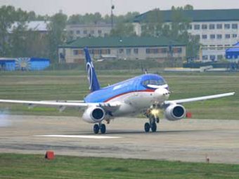 Самолет SuperJet сделал первый регулярный рейс Москва-Санкт-Петербург