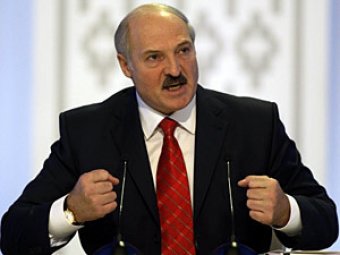 Лукашенко пригрозил закрыть границы и нарисовать новую валюту