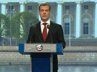 Медведев намерен разрушить вертикаль власти в России