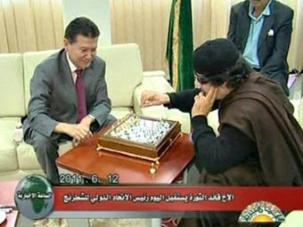 Каддафи за игрой в шахматы с Илюмжиновым рассказал о своих планах