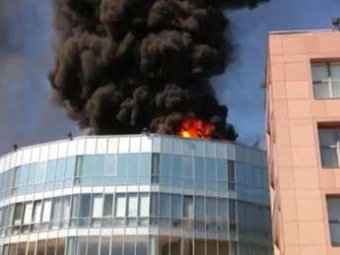 В Москве в день страхования загорелся бизнес-центр «Омега плаза»