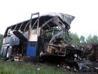 Под Новосибирском автобус столкнулся с КАМАЗом и загорелся: 5 погибших