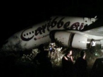 Boeing со 160 пассажирами на борту развалился на части при посадке