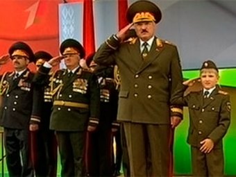 Во время речи Лукашенко ко дню Независимости аплодирующих задерживали