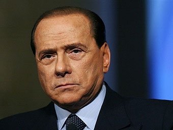 Берлускони поскользнулся в ванной и повредил голову