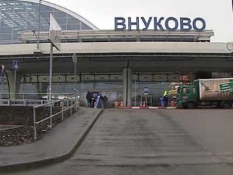 Аэропорт Внуково закрыли из-за того, что у Boeing-737 при посадке лопнули шины
